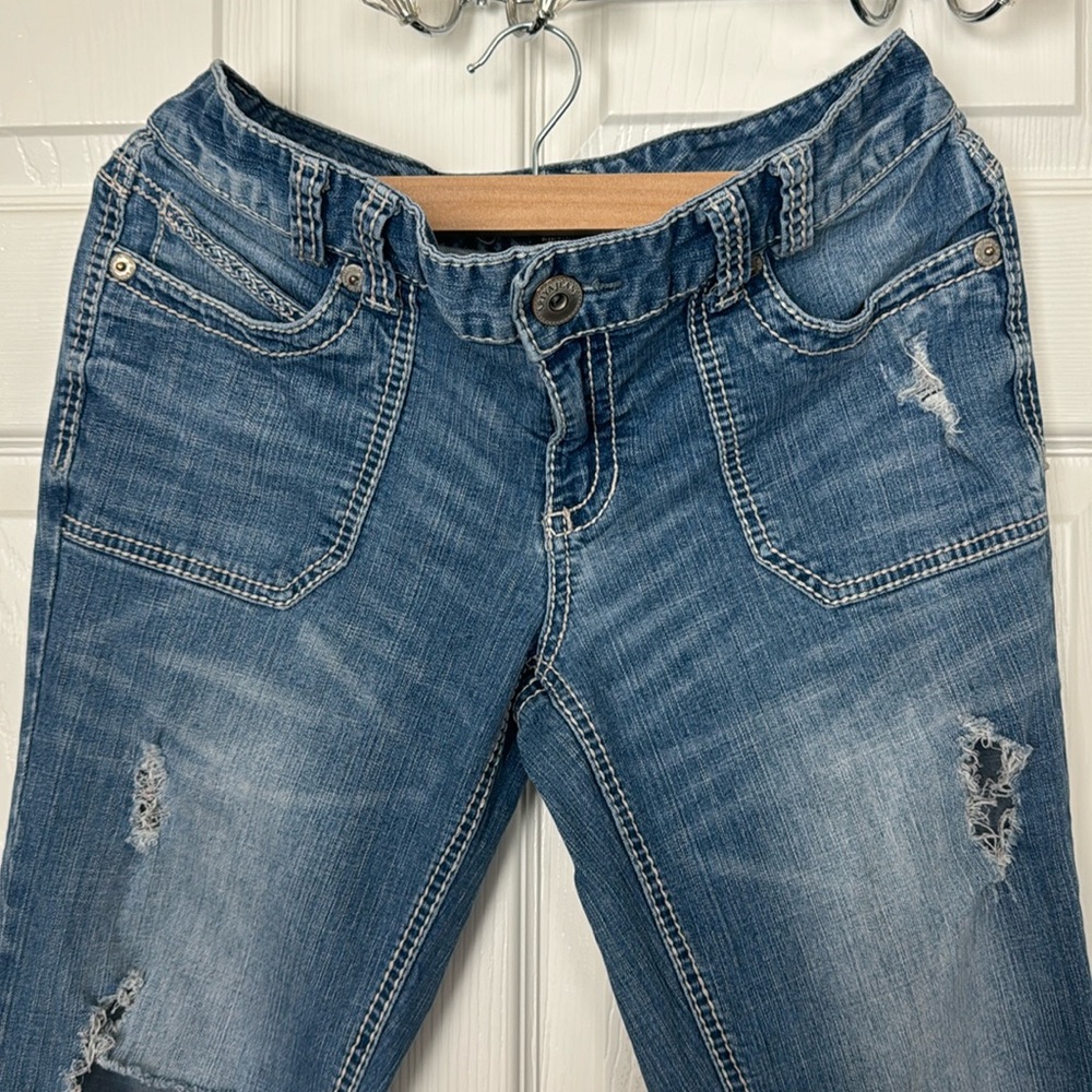 Distressed jeans, cute back pockets